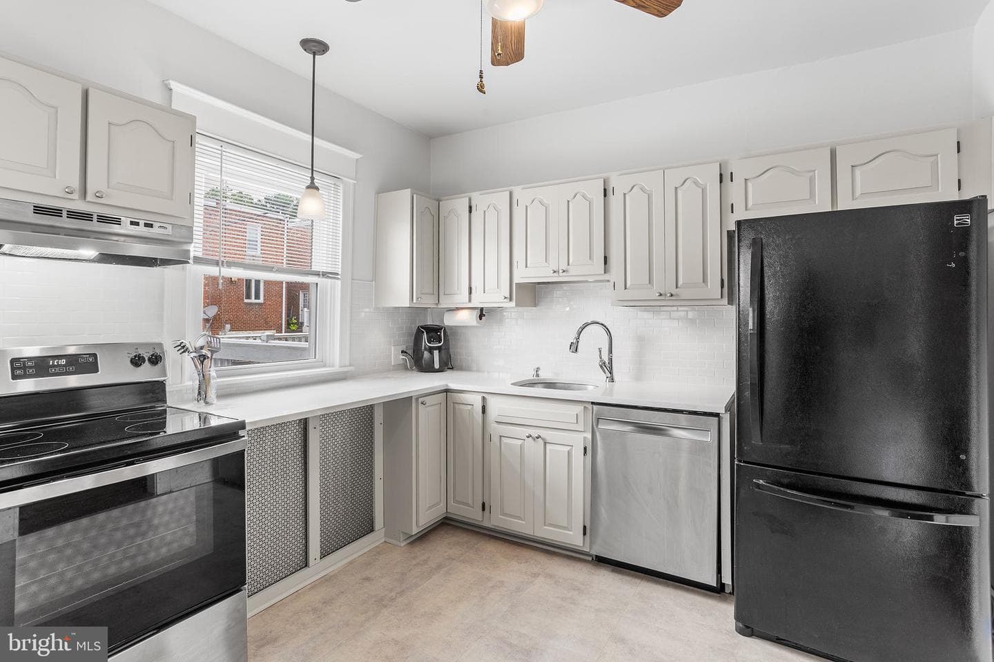 660 Wendover Street photo 8