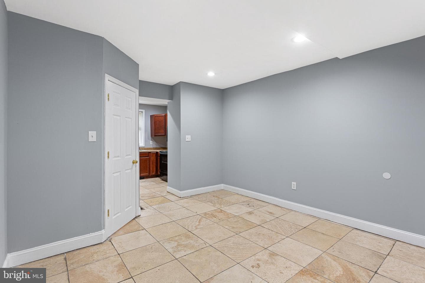 240 E Phil Ellena Street photo 4