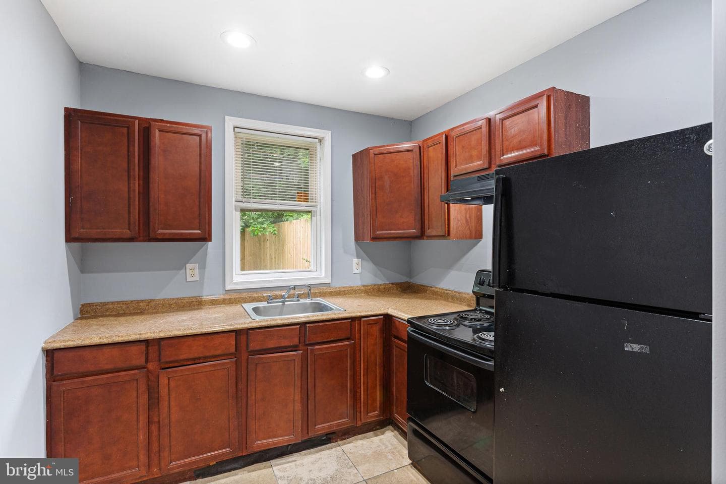 240 E Phil Ellena Street photo 6