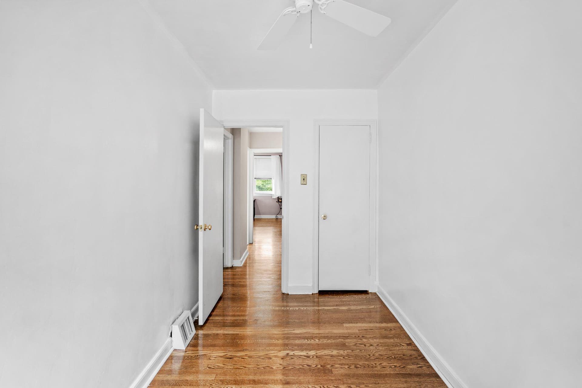 7645 Burholme Avenue photo 18