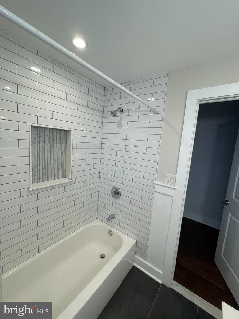 2517 E Somerset Street photo 24
