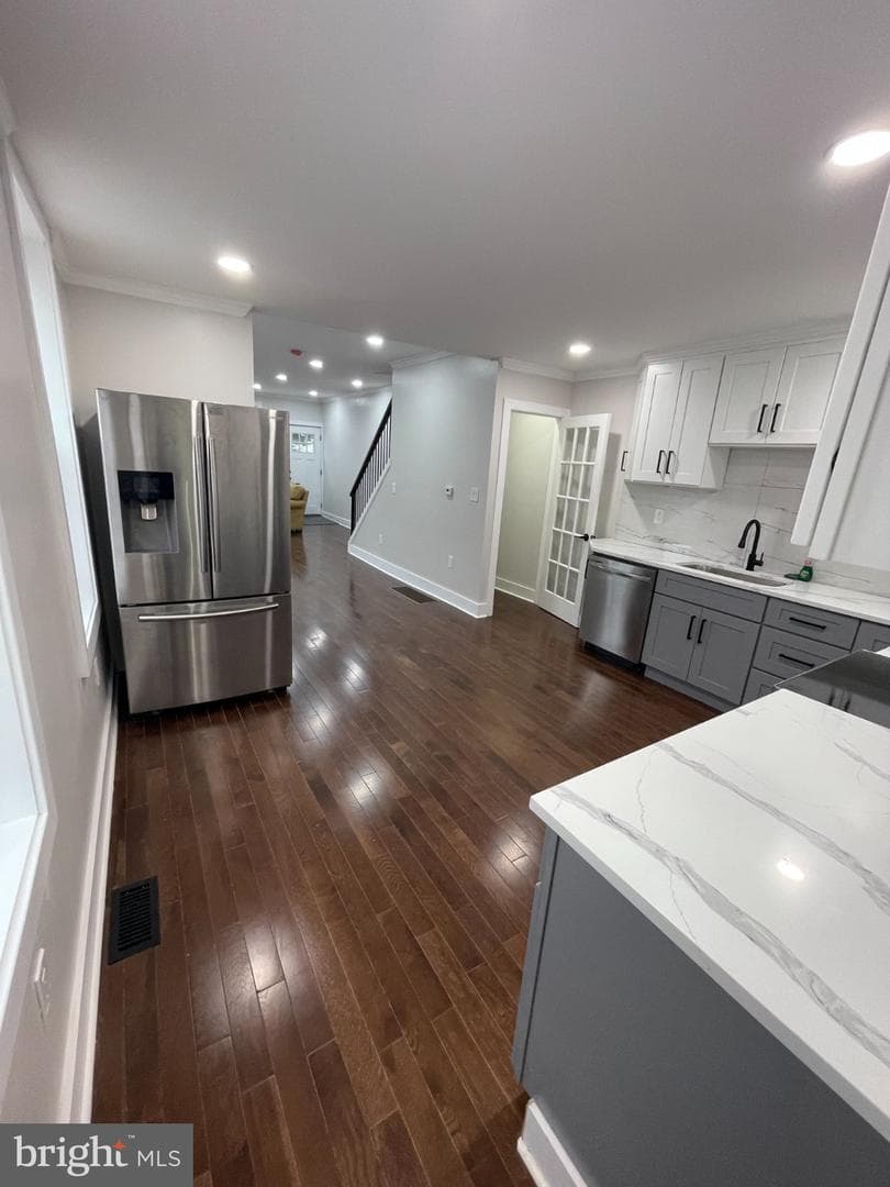 2517 E Somerset Street photo 9