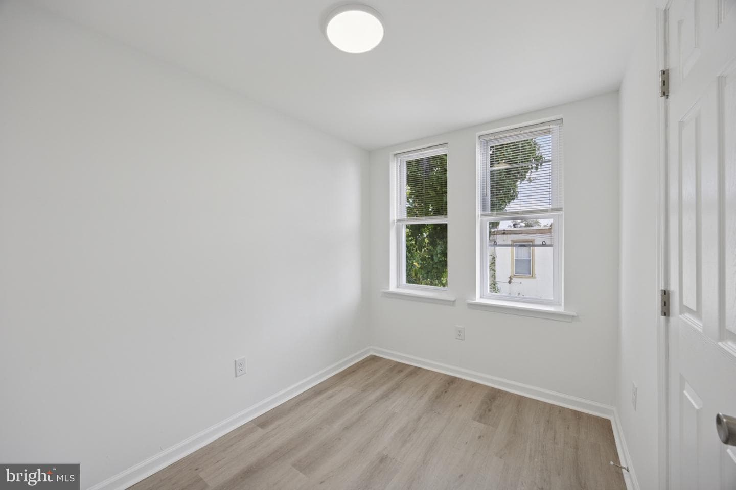 540 E Penn Street photo 11