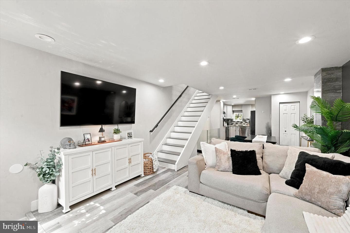 2952 S Sydenham photo 3