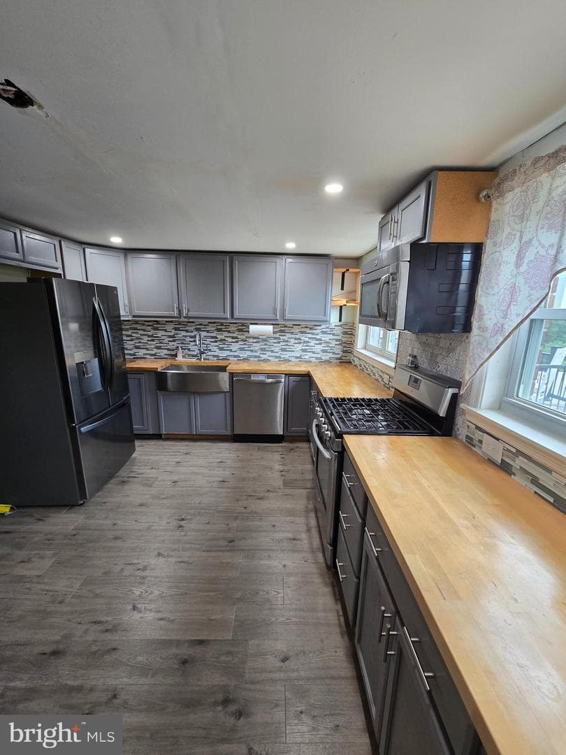 4431 Garden Street photo 5