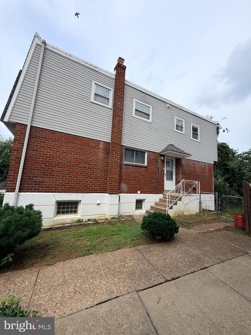 9021 Eastview Road photo 4