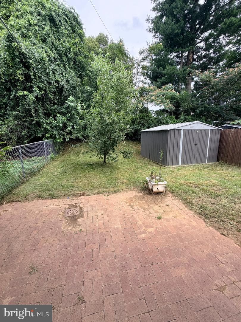 9021 Eastview Road photo 8