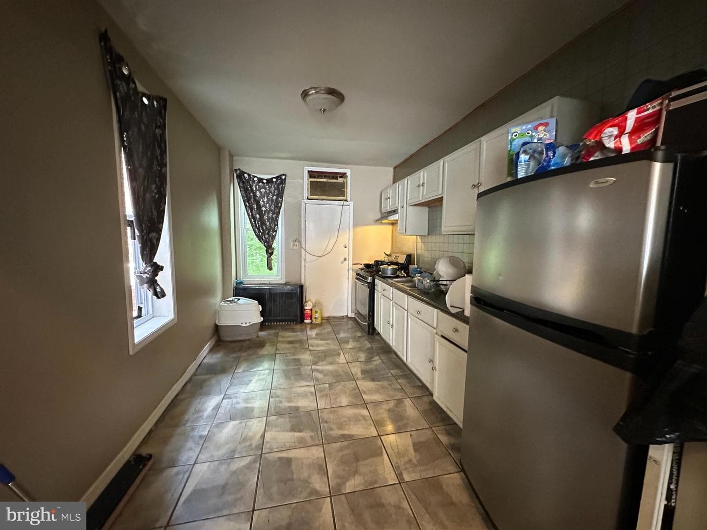 1723 Sigel Street photo 3