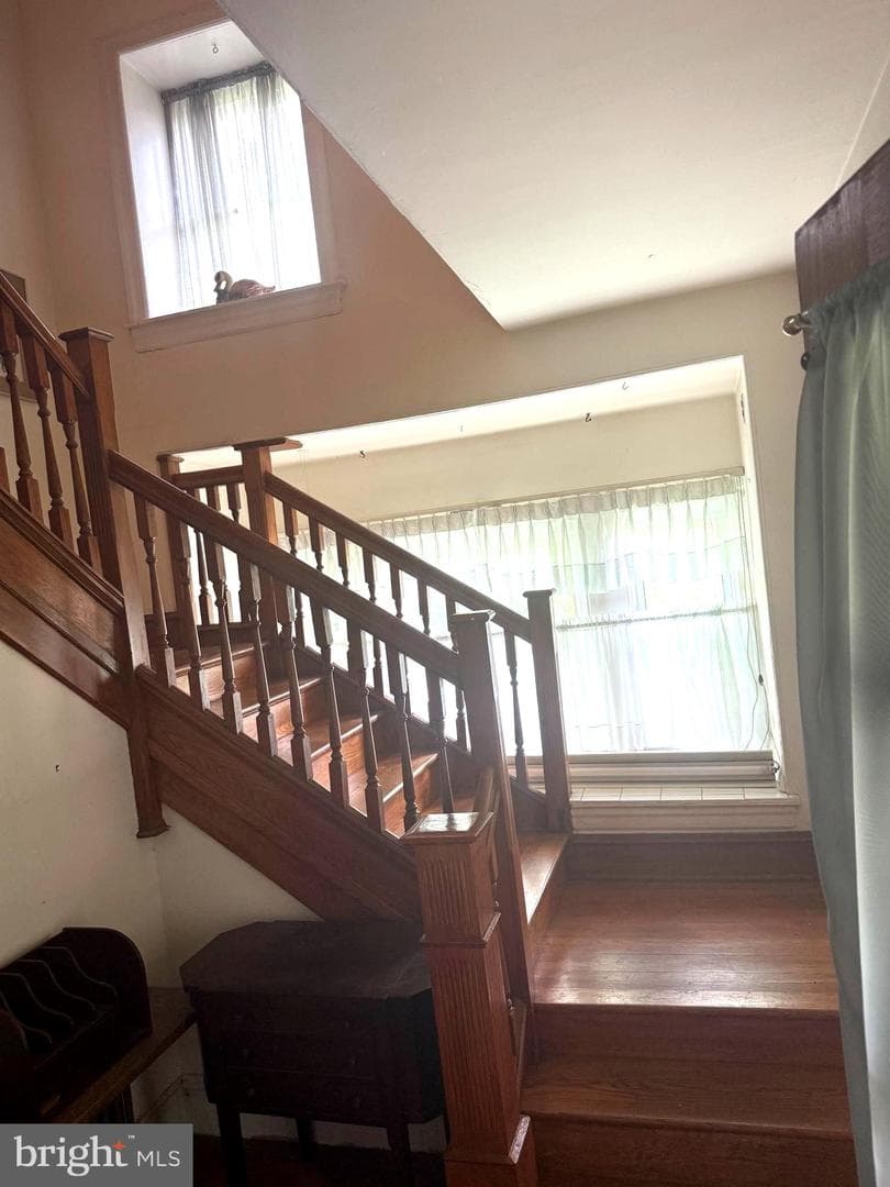517 W Midvale Avenue photo 8