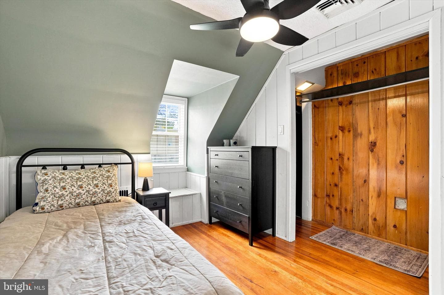 4022 Wells Street photo 17