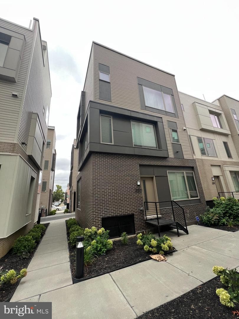 2122 Kensington Walk, Philadelphia