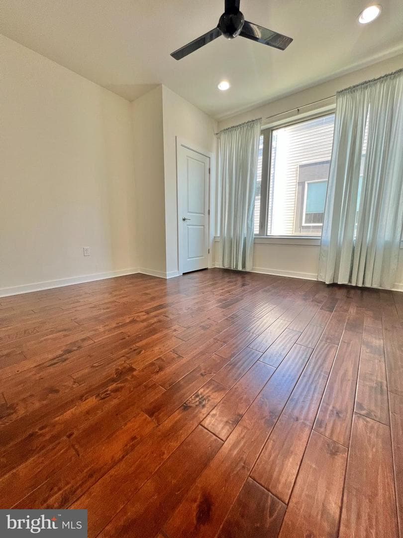 2122 Kensington Walk photo 14