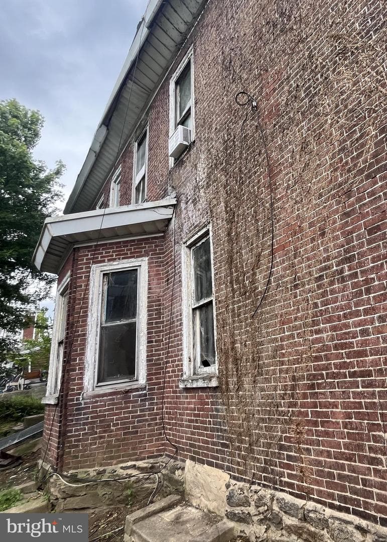 5311 N Howard Street photo 5