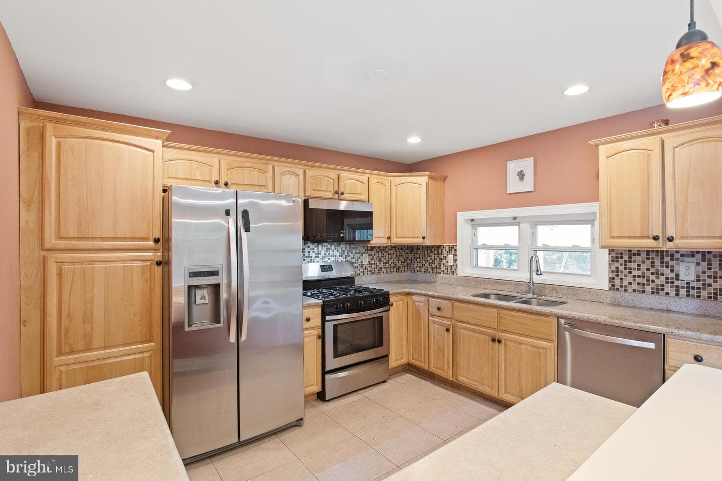 542 Burgess Street photo 12