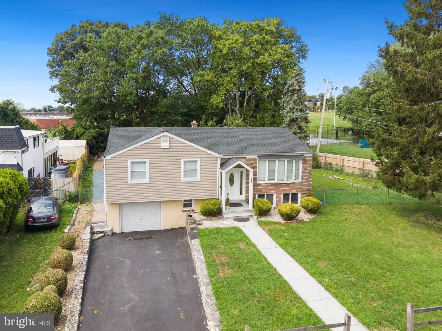 542 Burgess Street photo 37