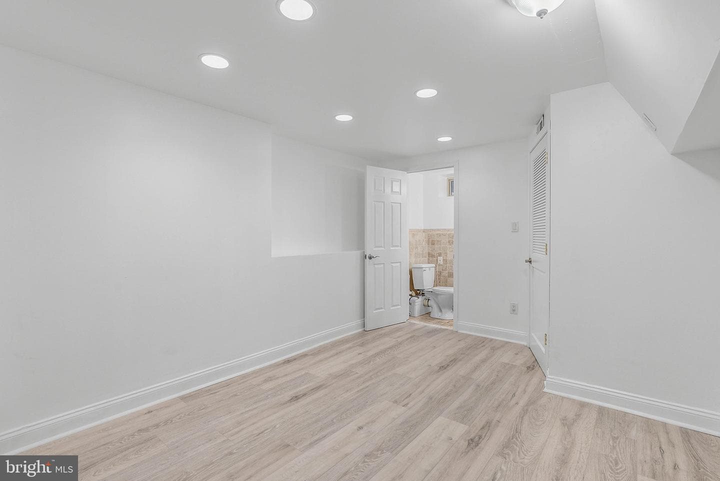 226 W Wildey Street photo 21