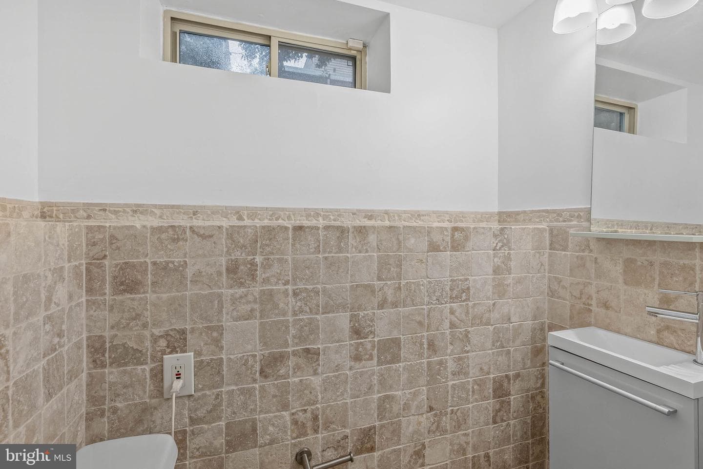 226 W Wildey Street photo 23