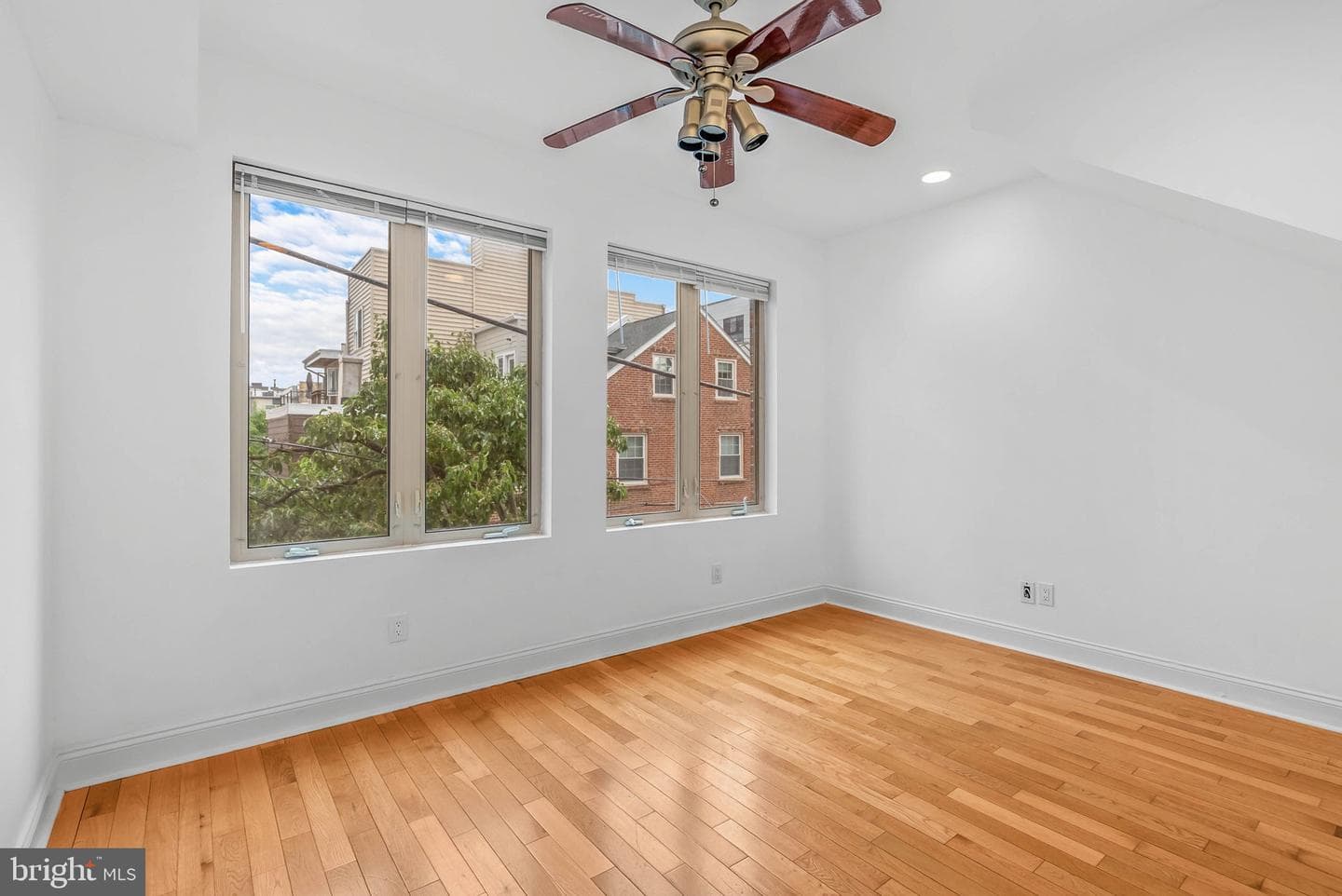 226 W Wildey Street photo 27