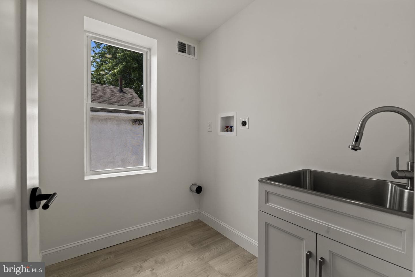 624 W Johnson Street photo 28