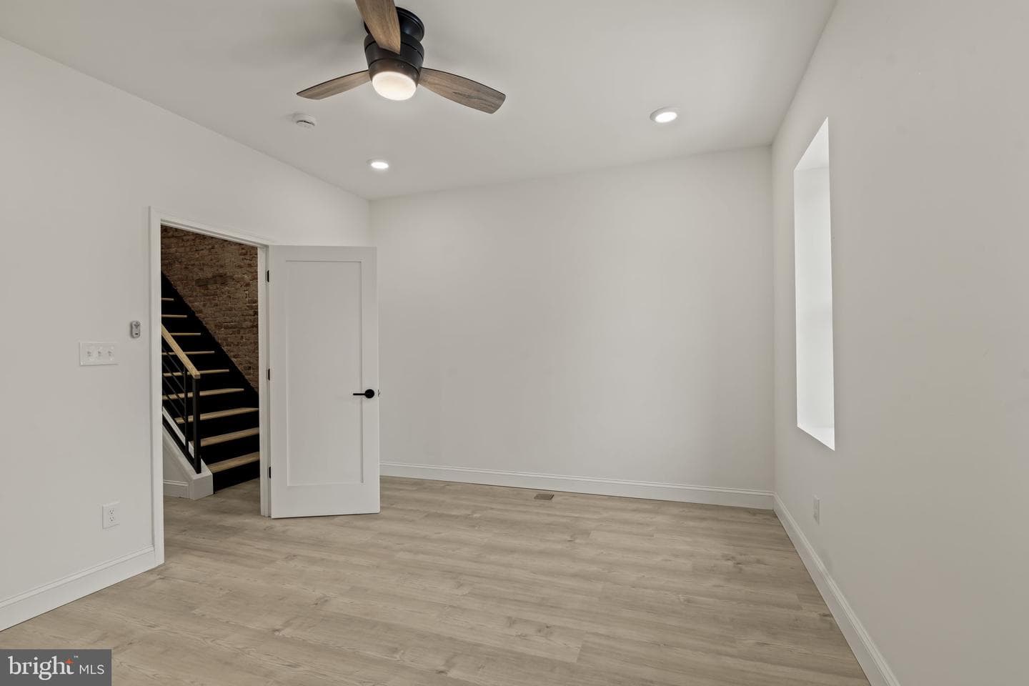 624 W Johnson Street photo 37