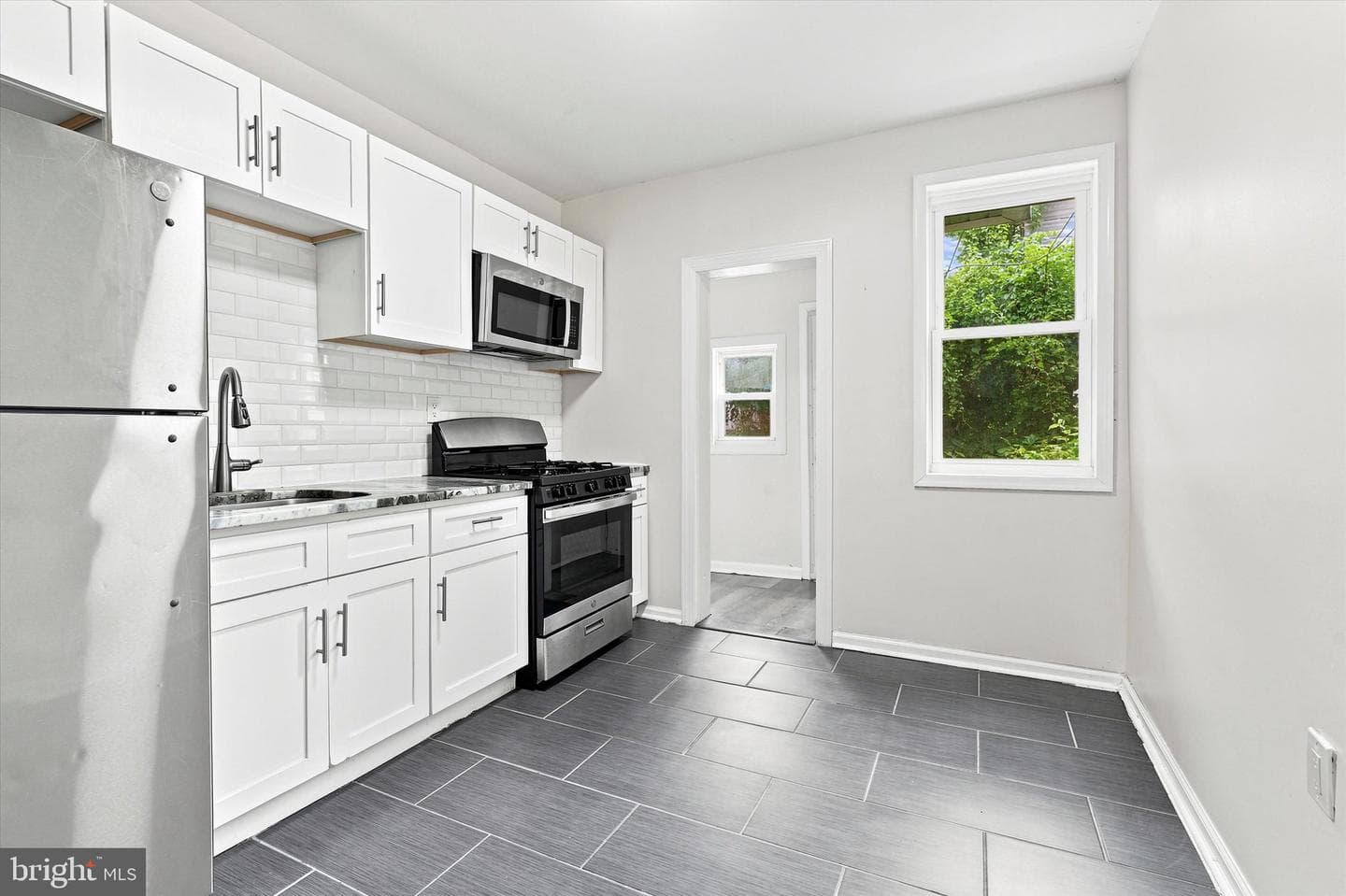 231 W Sheldon Street photo 11