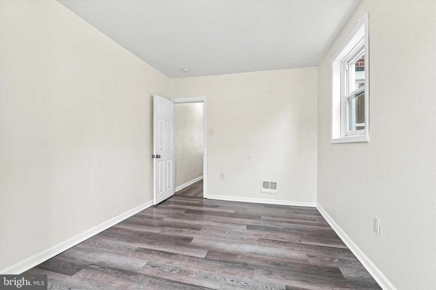 231 W Sheldon Street photo 15