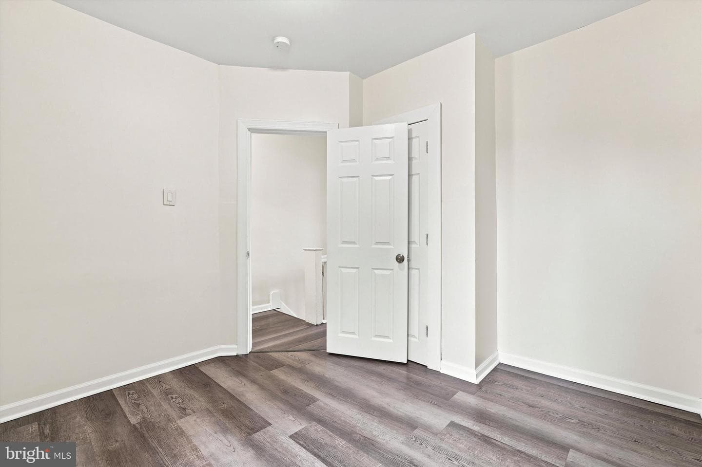 231 W Sheldon Street photo 17