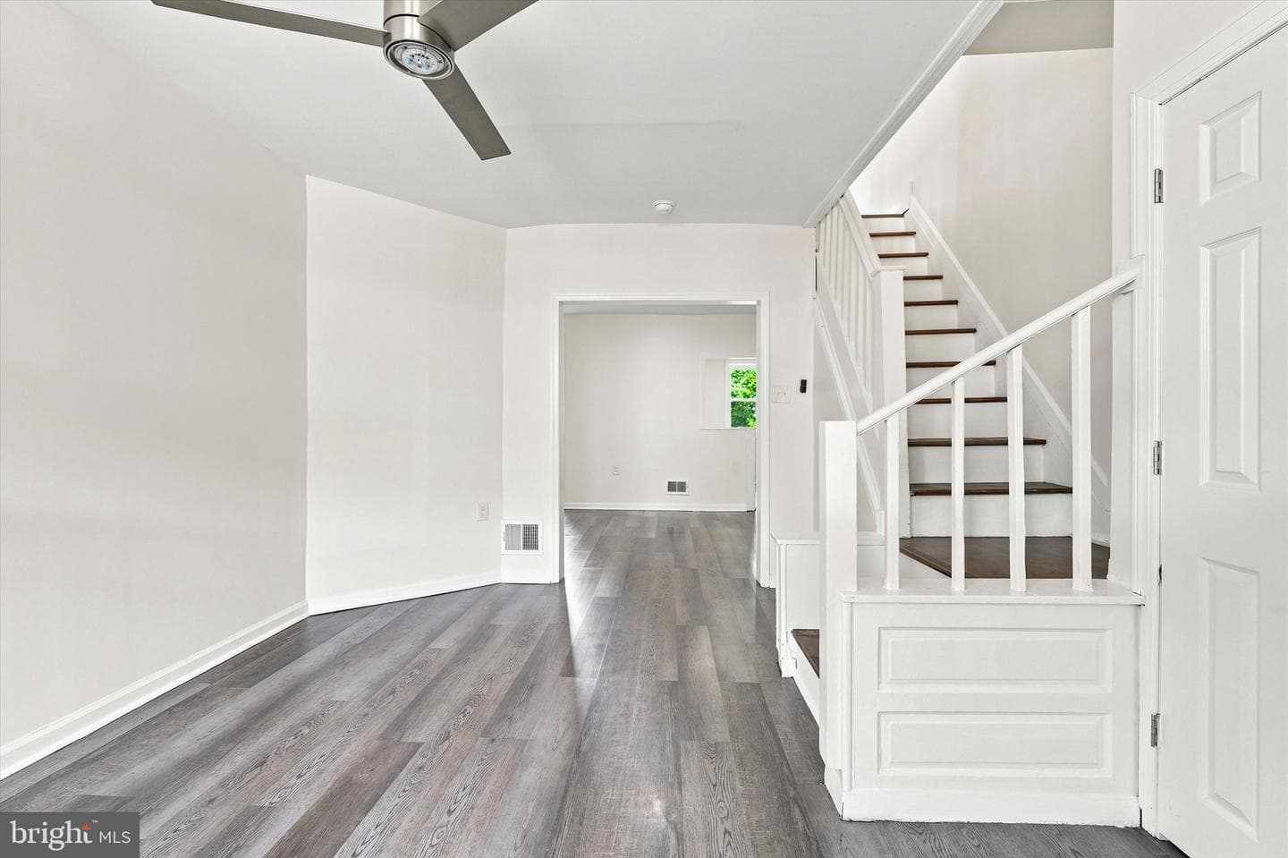 231 W Sheldon Street photo 3