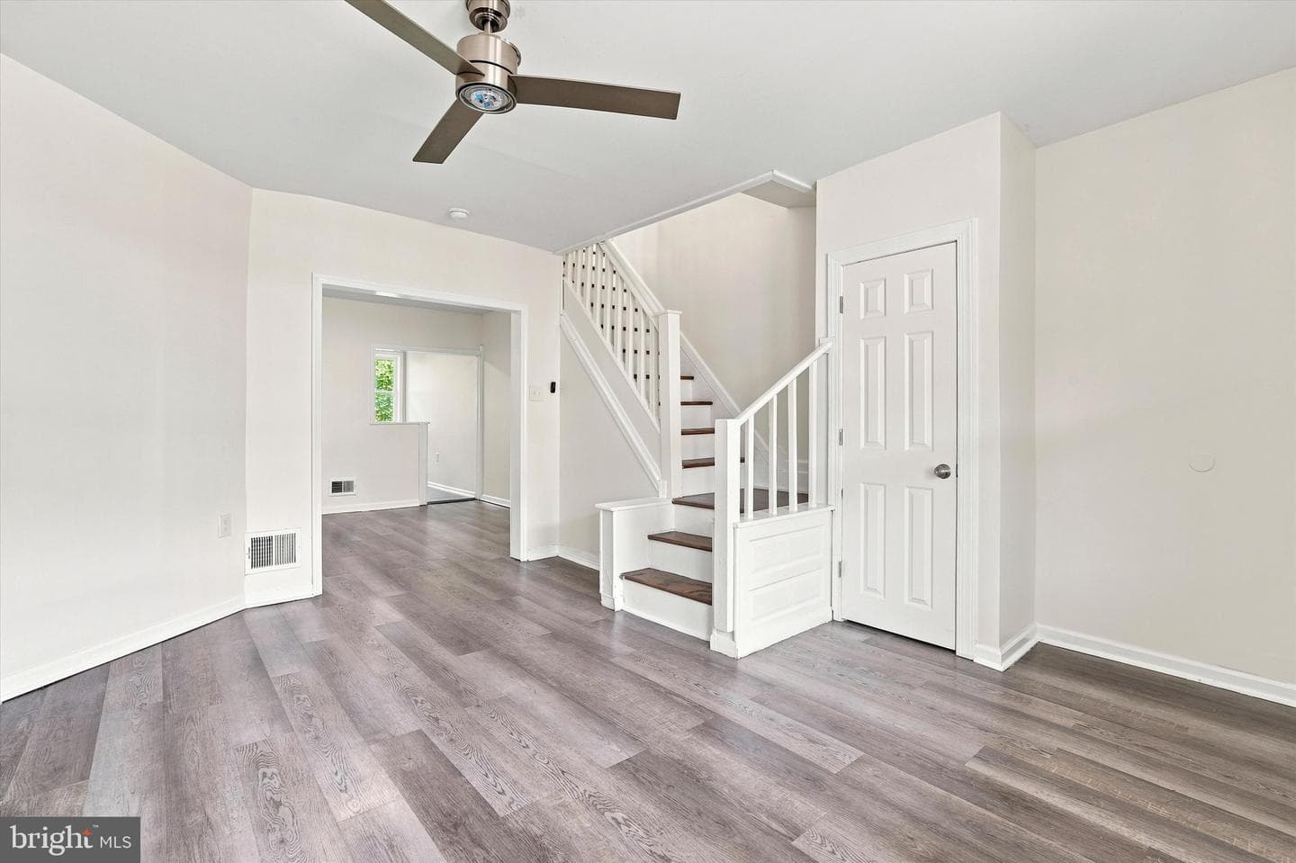 231 W Sheldon Street photo 4