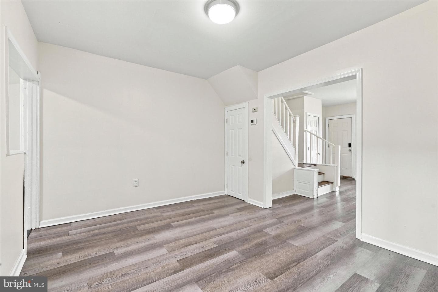 231 W Sheldon Street photo 9
