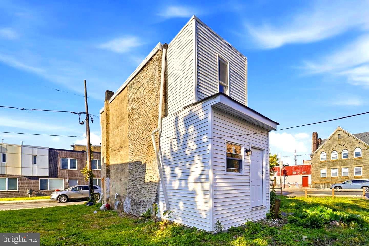 2851 W Oakdale Street photo 3