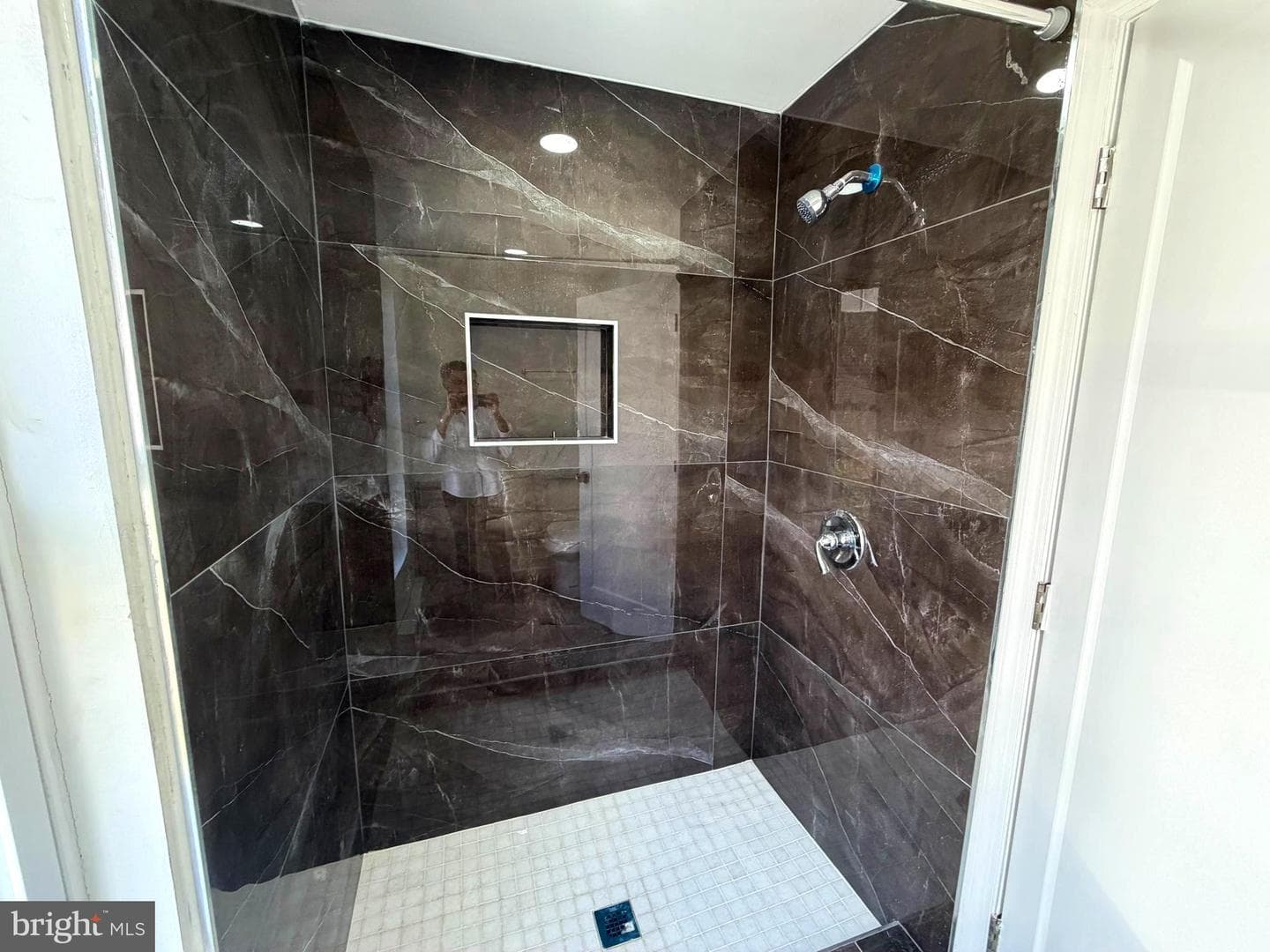 2851 W Oakdale Street photo 7