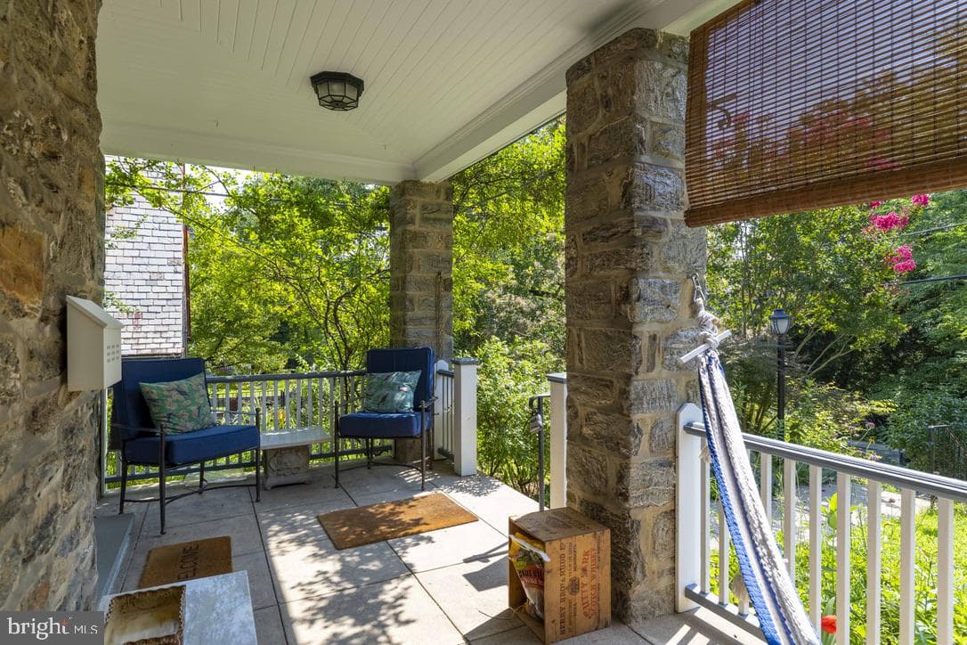 423 Carpenter Lane photo 4