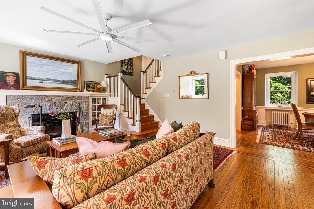 423 Carpenter Lane photo 9
