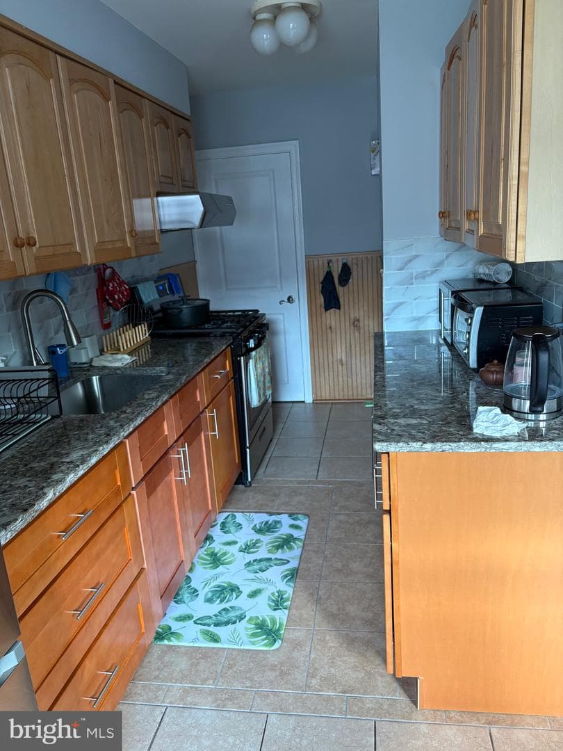 6716 Akron Street photo 11