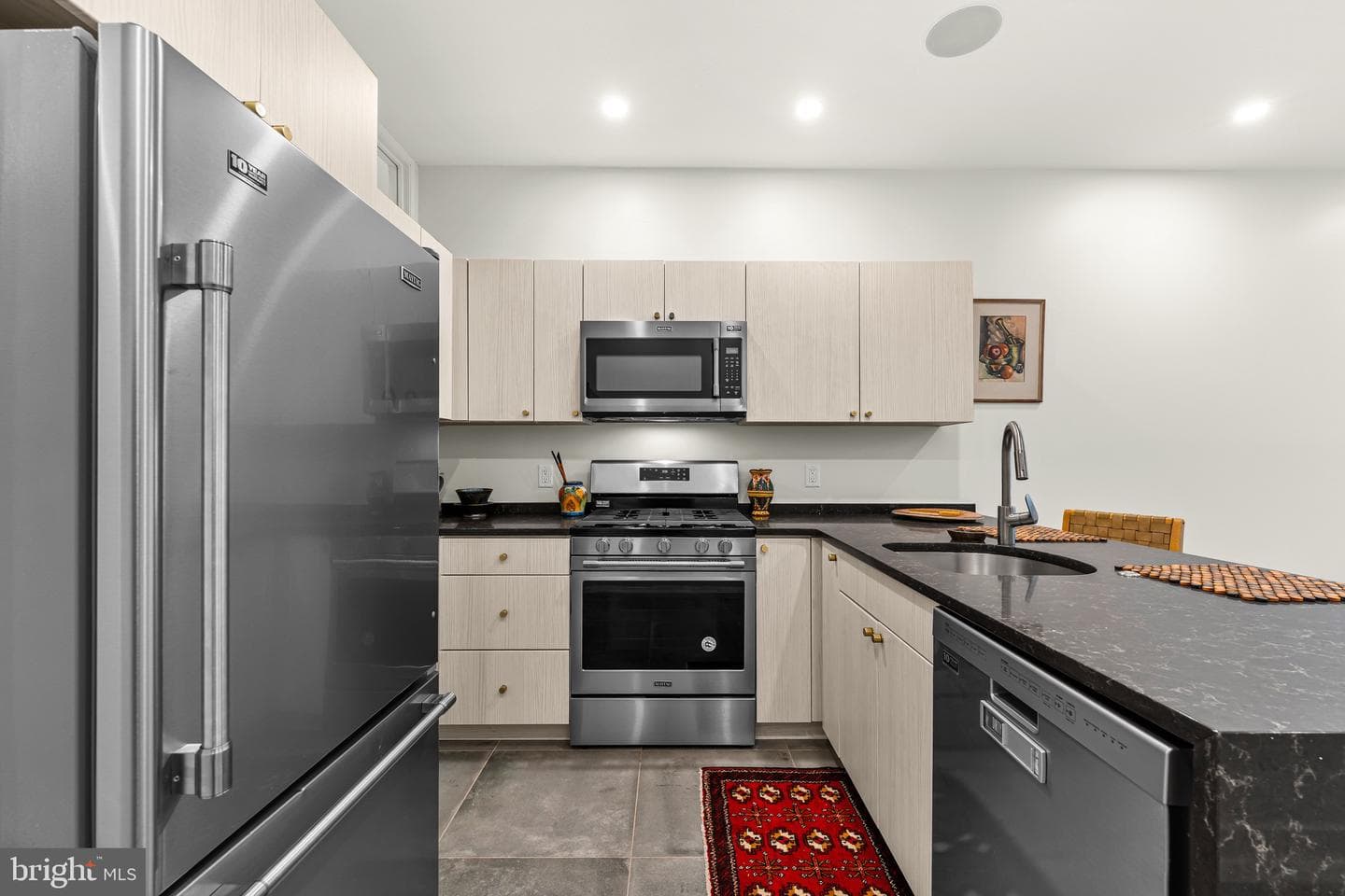 2308 E Dakota Street photo 6