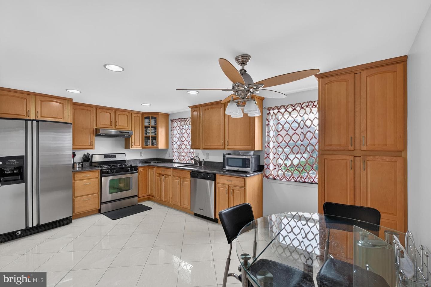 662 Lawler Street photo 12