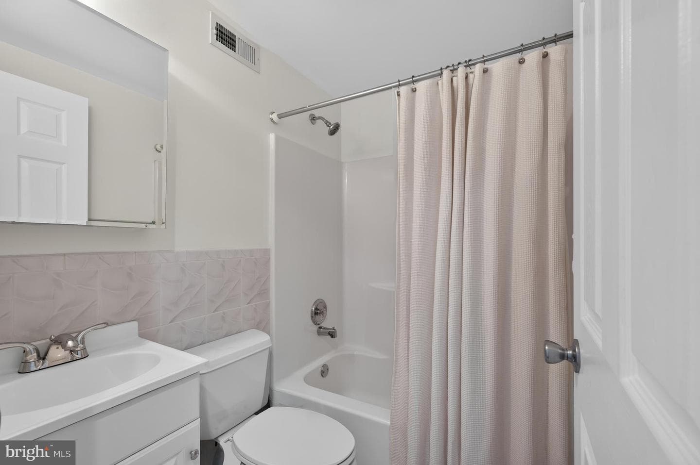 662 Lawler Street photo 27