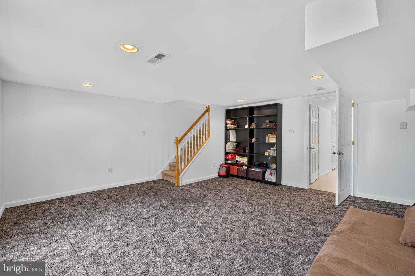 662 Lawler Street photo 31