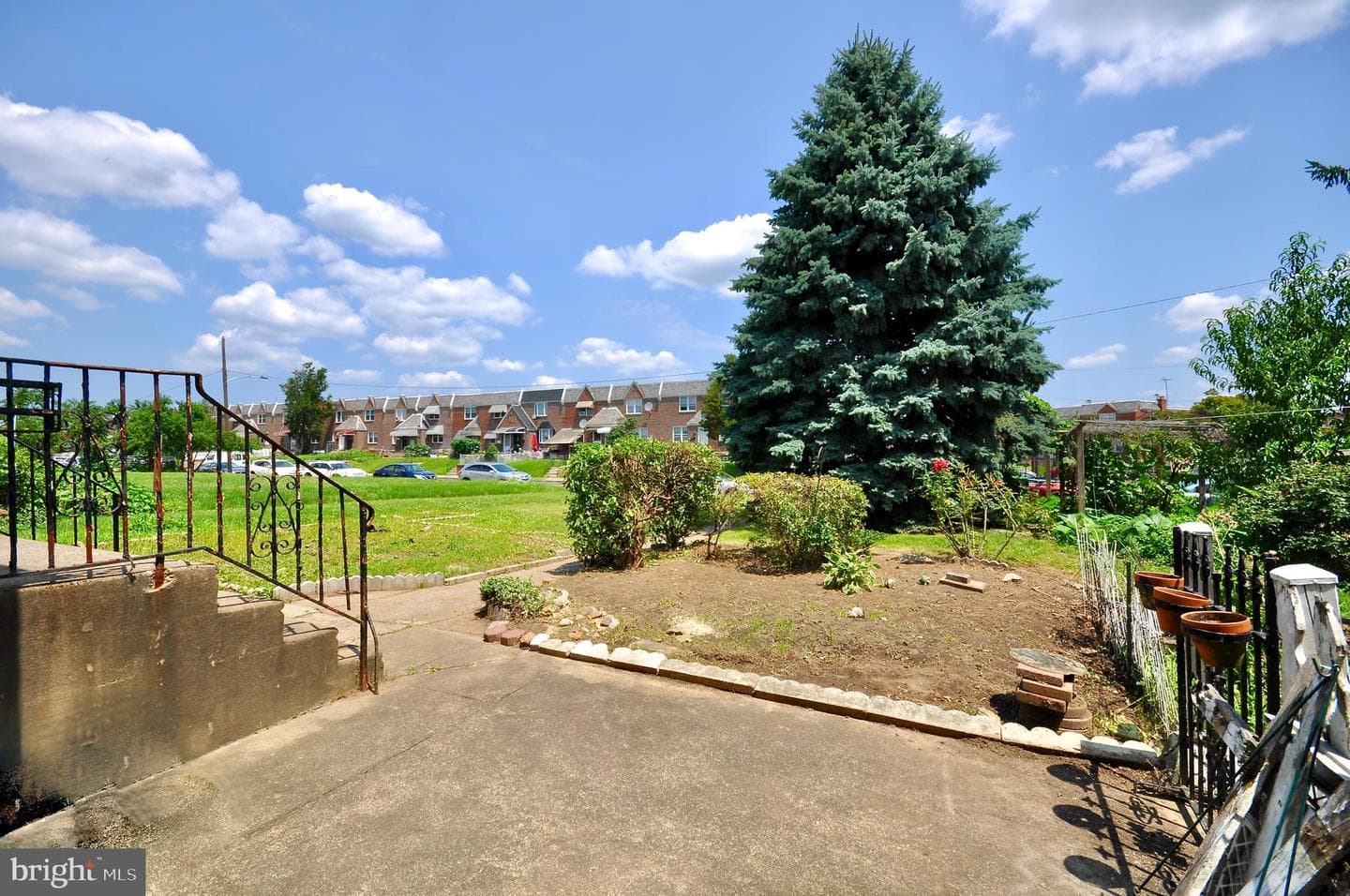2150 Unruh Avenue photo 3