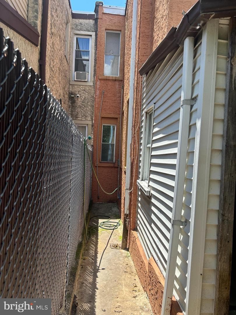 211 E Ontario Street photo 21