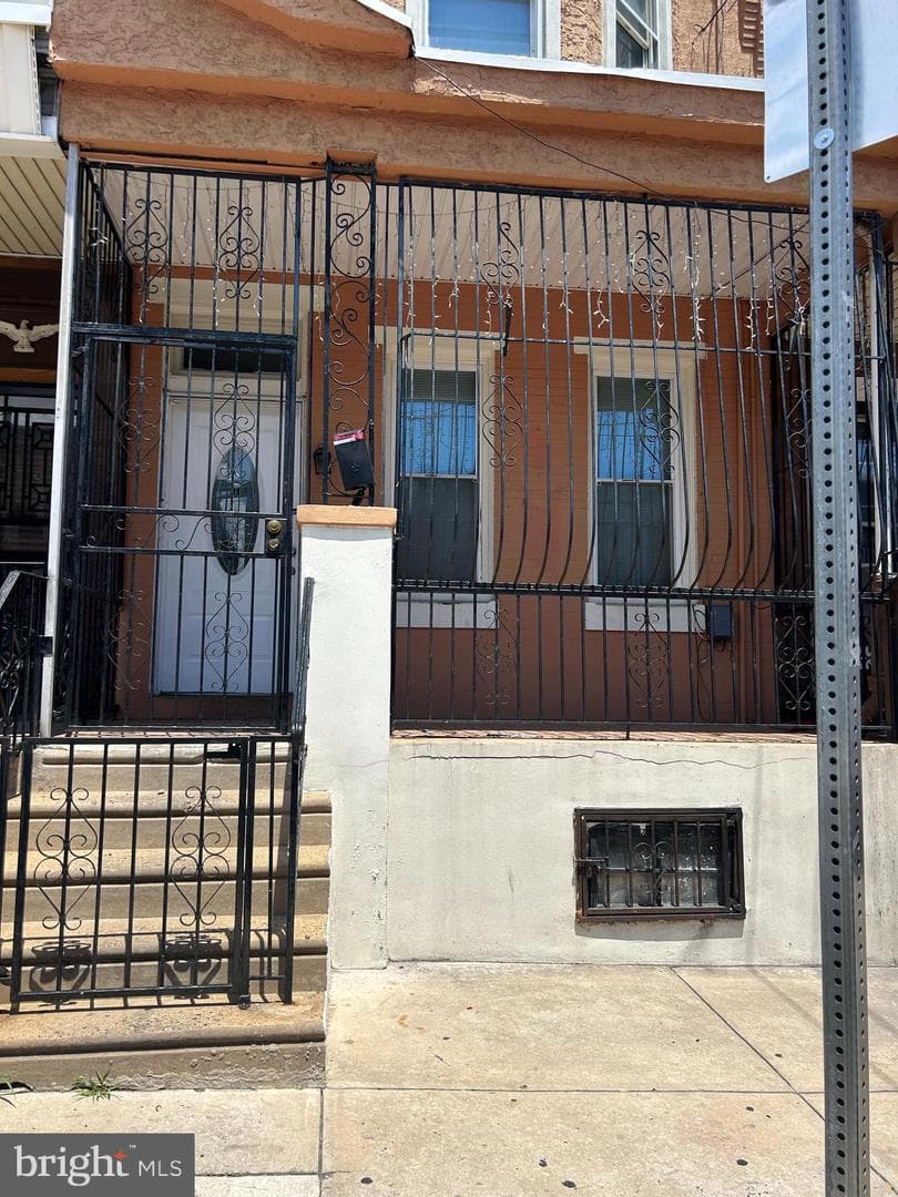 211 E Ontario Street photo 3