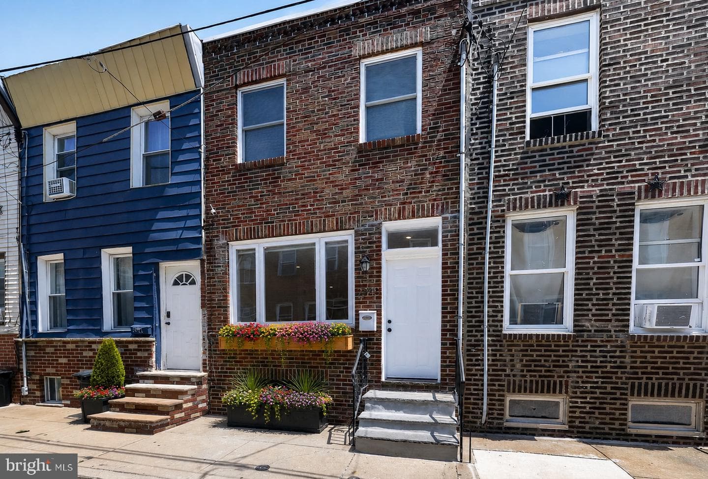 2043 S Darien Street photo 3