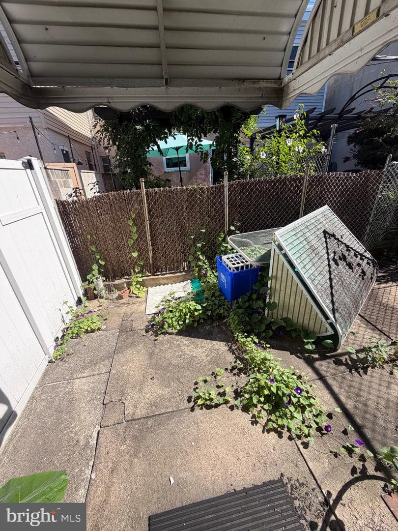 923 Hoffman Street photo 11