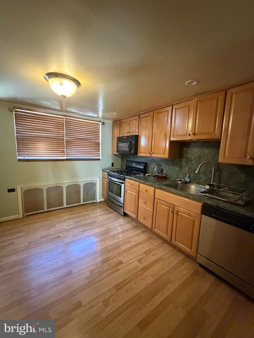 923 Hoffman Street photo 4