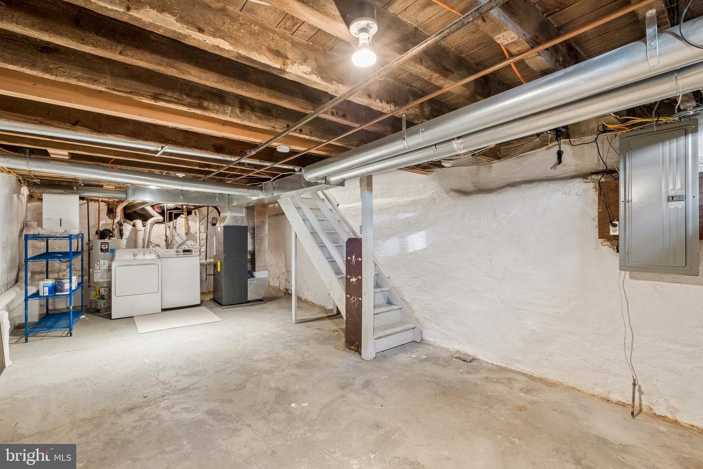 2062 Saint Albans Street photo 32