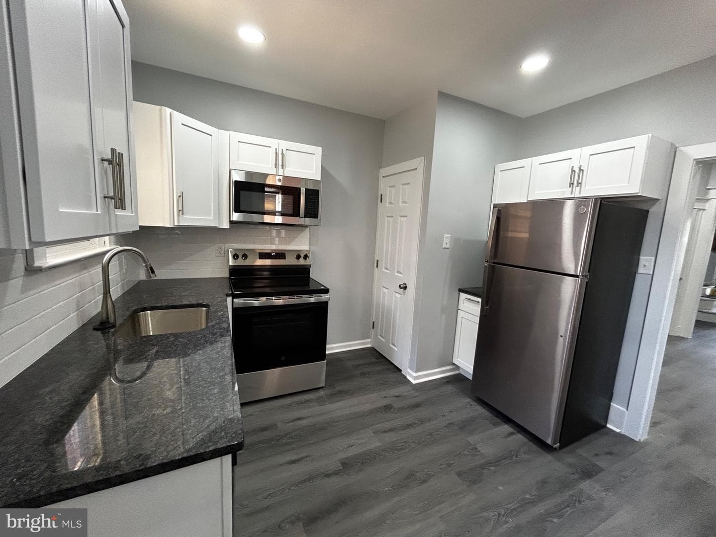 5415 W Montgomery Avenue photo 13
