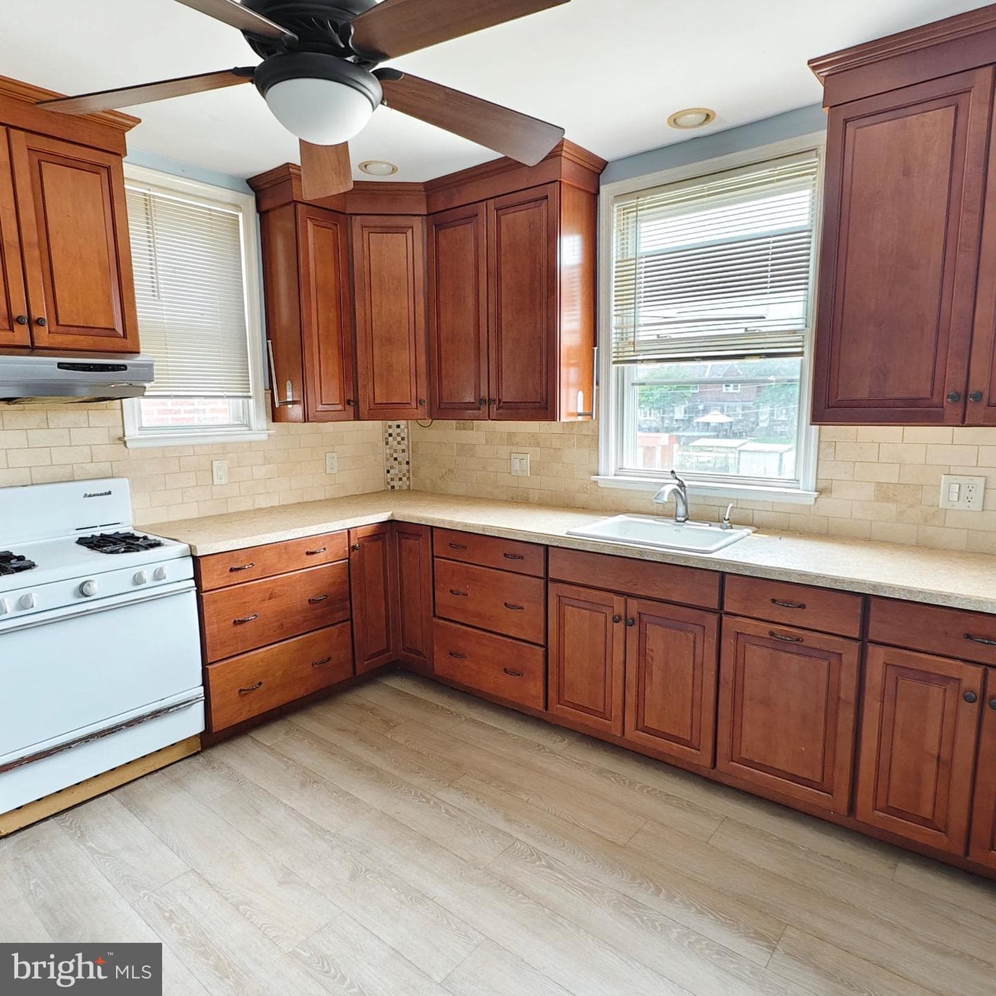 3034 Magee Avenue photo 4