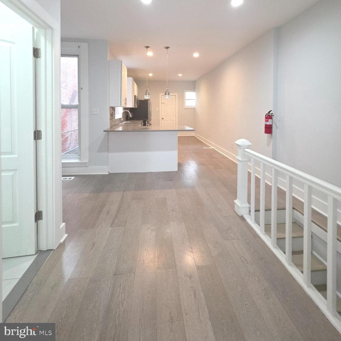 5515 Catharine Street photo 3