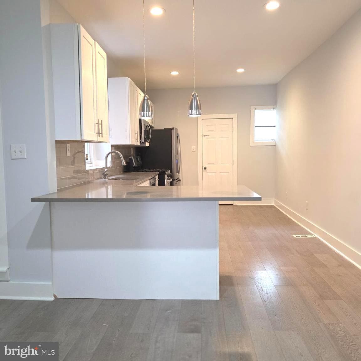 5515 Catharine Street photo 4